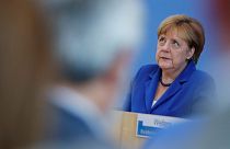 Angela Merkel responde con firmenza a los ataques políticos