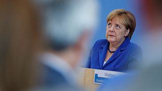 Angela Merkel responde con firmenza a los ataques políticos