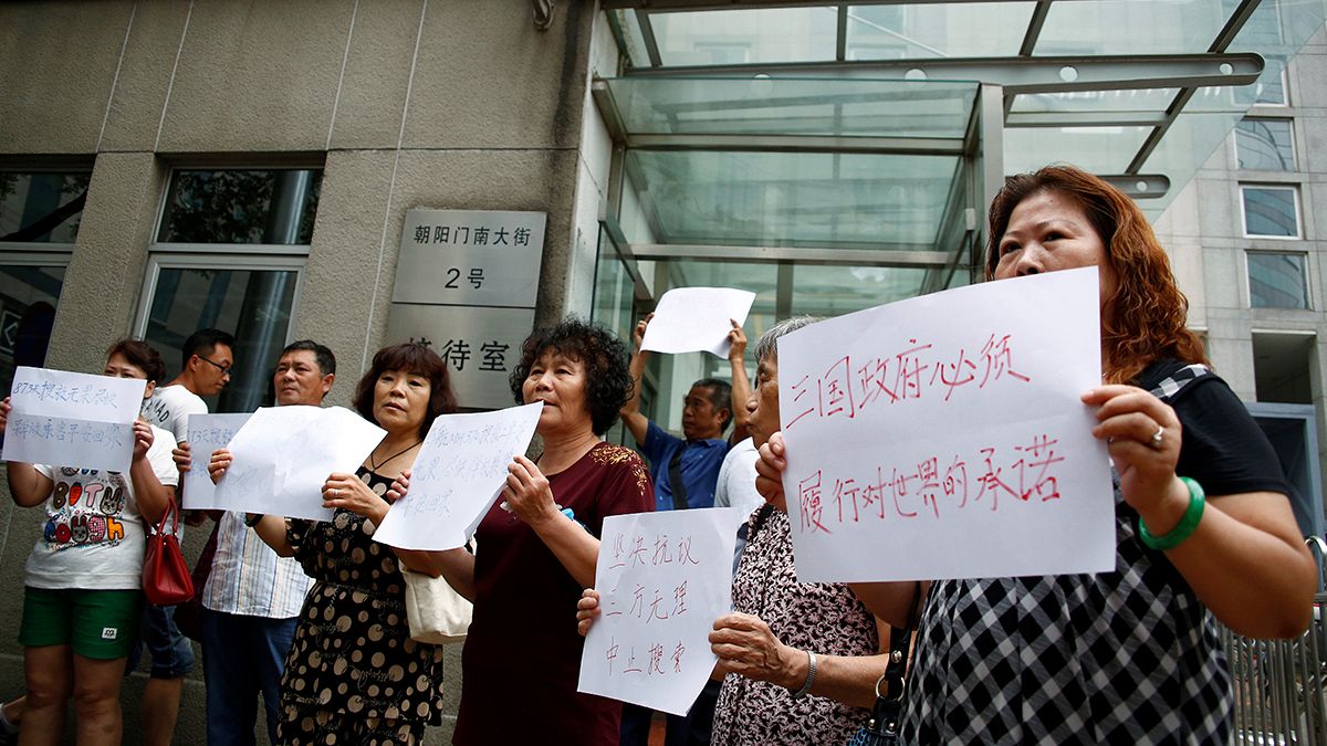 China: familiares dos desaparecidos do voo MH370 protestam
