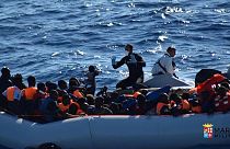 Migranti: nuovi soccorsi al largo della Libia, in Italia oltre 70.000 arrivi in sei mesi