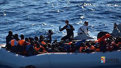 Migrants : les sauvetages incessants des gardes-côtes italiens