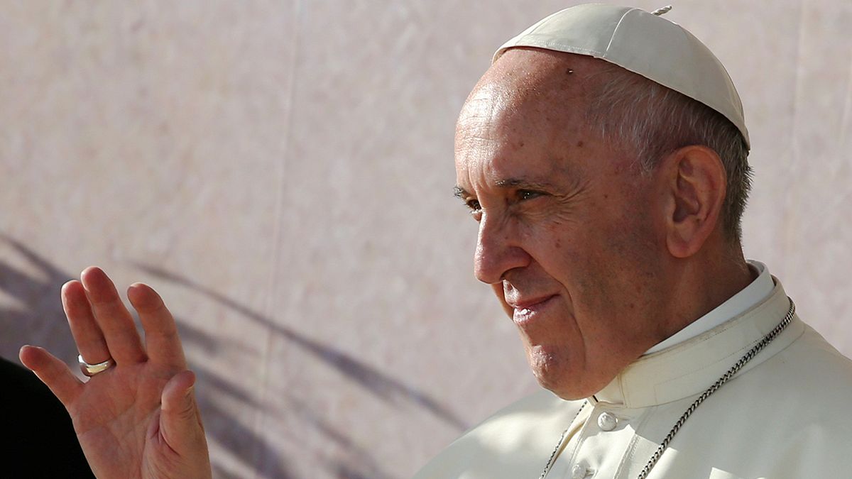 El papa Francisco oficia una ceremonia de reconciliación al día siguiente de su visita a Auschwitz