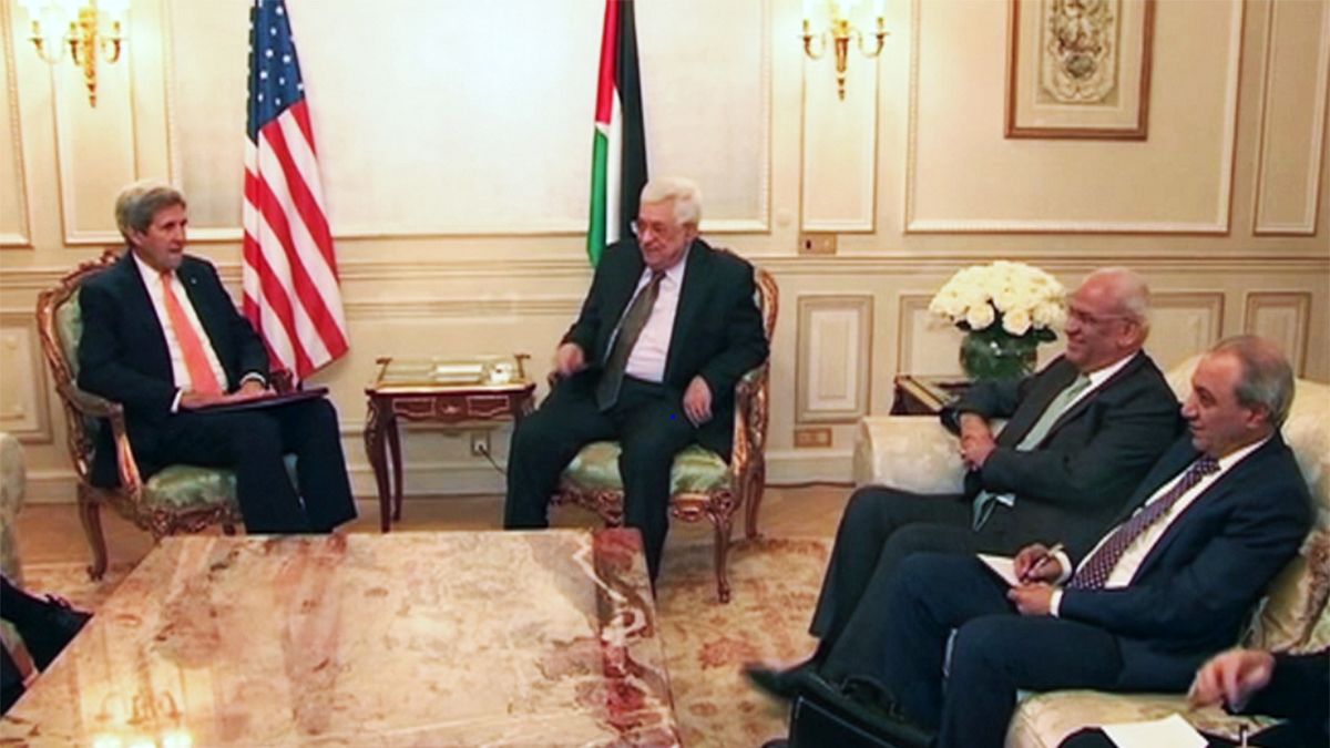 Kerry and Abbas in Paris talks on Middle East peace