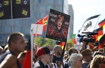 Alemanha: Extrema-direita e esquerda manifestam-se contra e a favor de Merkel
