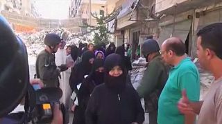 İnsani koridoru kullanan onlarca aile Halep'ten tahliye edildi