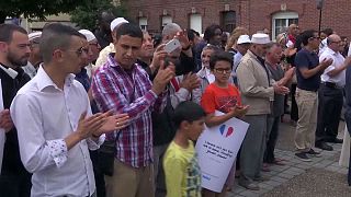 Frankreich: Christen und Muslime gedenken gemeinsam des ermordeten Priesters