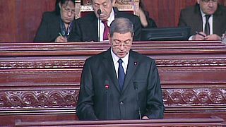 El Parlamento tunecino tumba al primer ministro Habib Essid