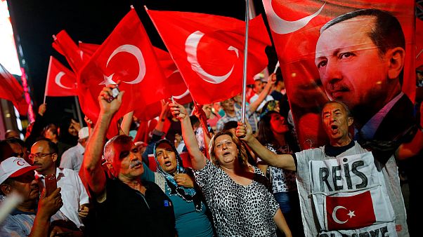 Einige der besten Tweets zur Erdogan-Demo: #koeln3107 Einige der besten Tweets zur Erdogan-Demo: #koeln3107