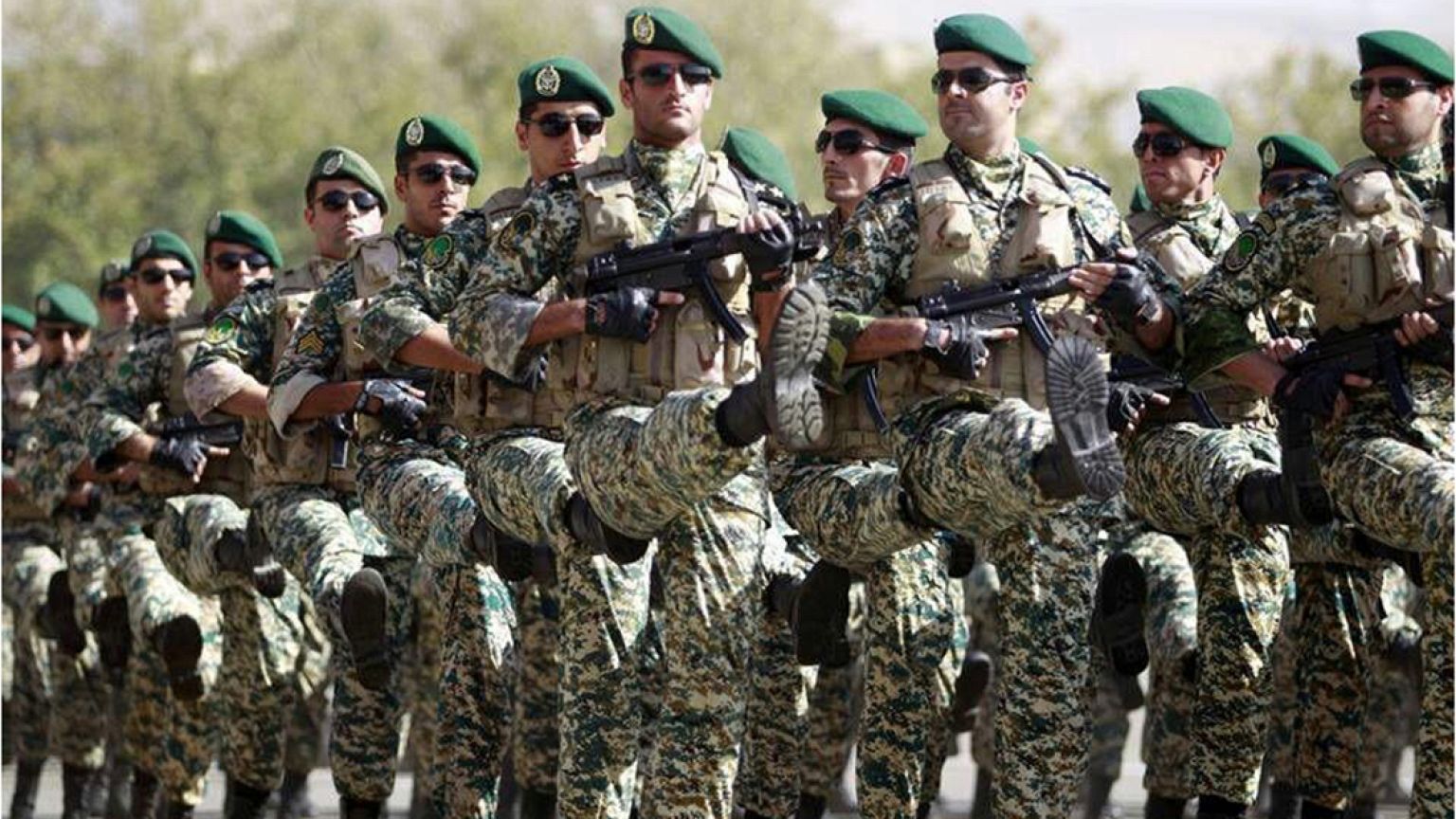 علی مطهری: وارد نشدن ارتش به حوزه سیاست و اقتصاد نقطه قوت آنست