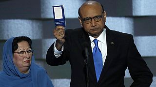 La madre del capitán Khan, condecorado tras fallecer en Iraq, responde al candidato Trump