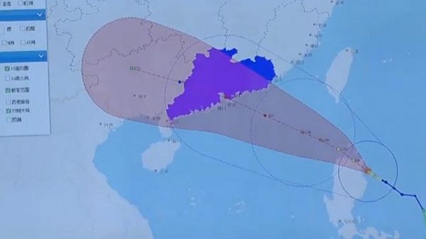 Sturm der Kategorie 8: Taifun Nida versetzt Hongkong, Macau und Teile Chinas in Alarmbereitschaft Sturm der Kategorie 8: Taifun Nida versetzt Hongkong, Macau und Teile Chinas in Alarmbereitschaft