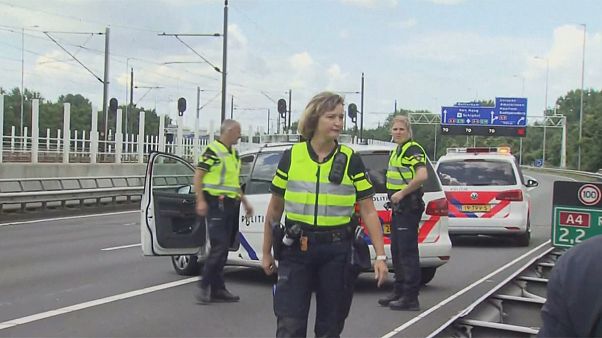 Holanda: homem detido por gritar "bomba!" em autocarro Holanda: homem detido por gritar "bomba!" em autocarro