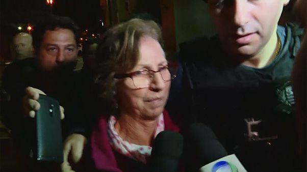 برزیل؛ پلیس مادرزن برنی اکلستون را از دست آدم ربایان نجات داد برزیل؛ پلیس مادرزن برنی اکلستون را از دست آدم ربایان نجات داد