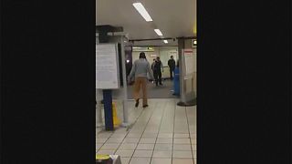 Reino Unido: Tribunal condena a prisão perpétua somali que tentou degolar passageiro no metro