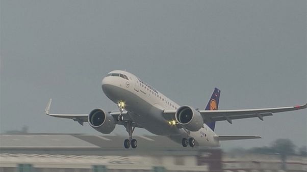 Lufthansa, conti in utile ma futuro incerto a causa del terrorismo Lufthansa, conti in utile ma futuro incerto a causa del terrorismo