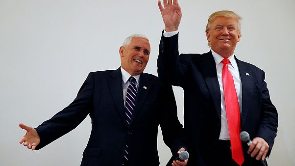 Beistand vom Vizekandidaten: Pence versucht Ehrenrettung für Trump und Khan Beistand vom Vizekandidaten: Pence versucht Ehrenrettung für Trump und Khan