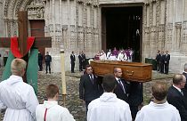 Fransa'da öldürülen rahip toprağa verildi