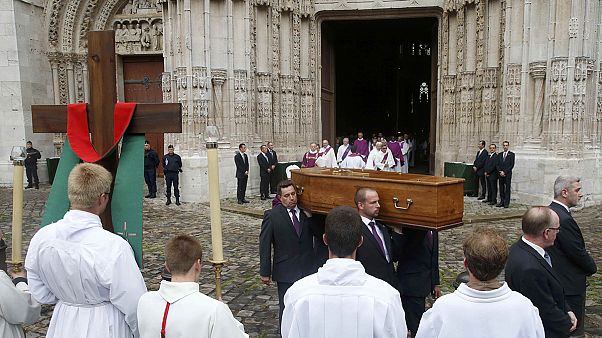 Eltemették a meggyilkolt francia papot Eltemették a meggyilkolt francia papot