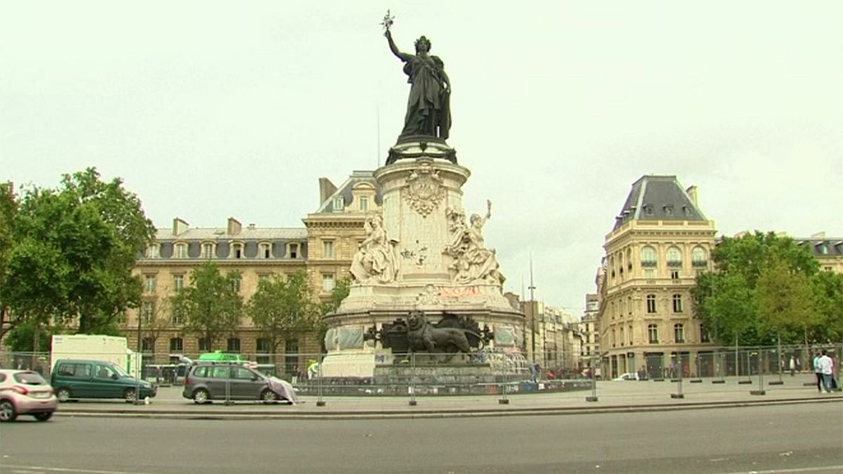 Paris cleans-up makeshift memorial for terror victims