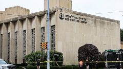 Image: Police officers guard the Tree of Life synagogue following shooting 