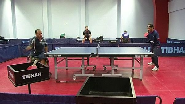 Jouer au ping pong sans bras, rien d'impossible ! Jouer au ping pong sans bras, rien d'impossible !