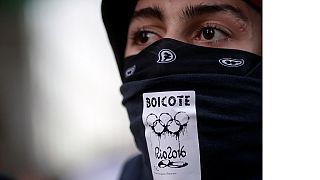 Rio 2016 : les manifestants perturbent le parcours de la flamme olympique