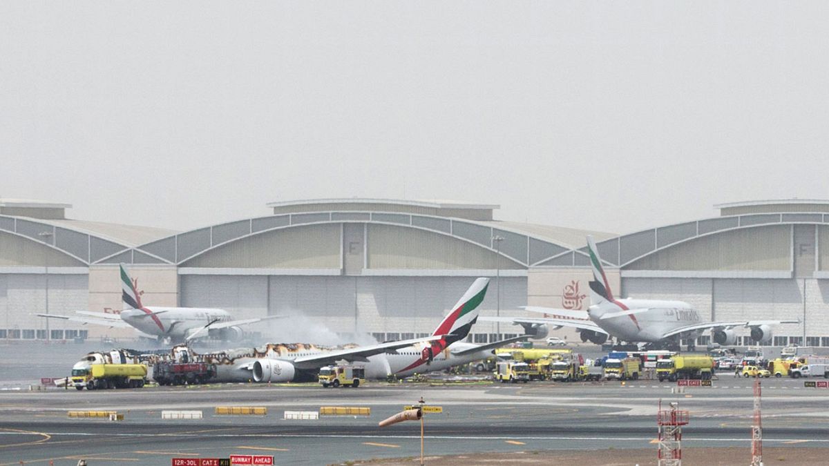 Dubai Havalimanı pistinde yangın paniği