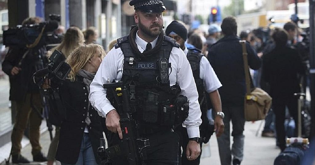 London knife attack leaves 1 dead, 5 injured | Africanews