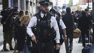 London knife attack leaves 1 dead, 5 injured
