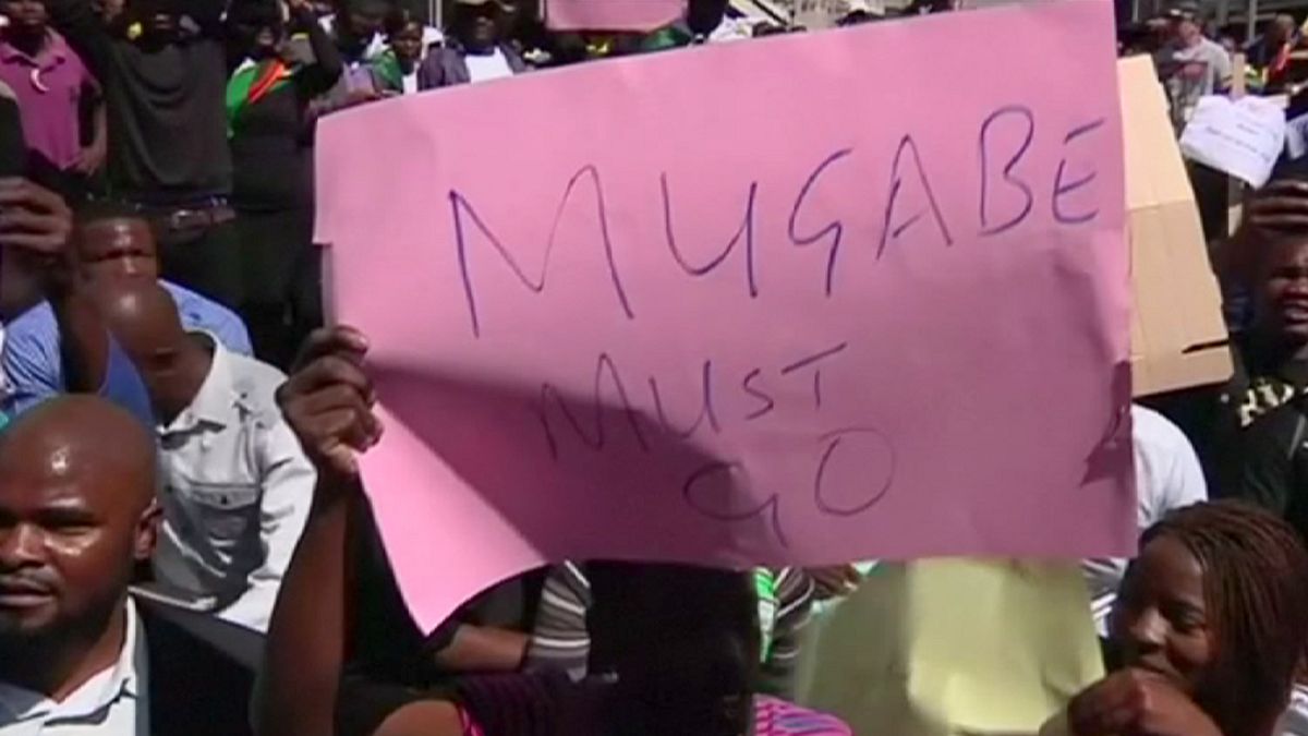 Zimbabve'de Mugabe karşıtı gösteriler