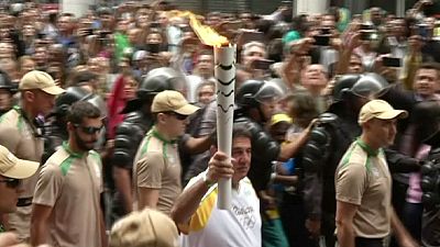 JO : manifestations à l'arrivée de la flamme à Rio