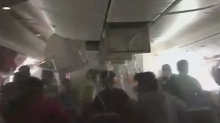 Pánico durante la evacuación del avión incendiado en Dubái