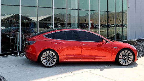 Tesla anuncia prejuízos no último trimestre Tesla anuncia prejuízos no último trimestre