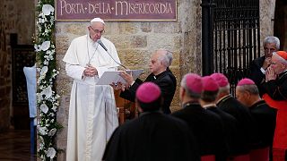 Papa Francesco ad Assisi: il mondo ha bisogno di perdono, troppi covano odio e rancore