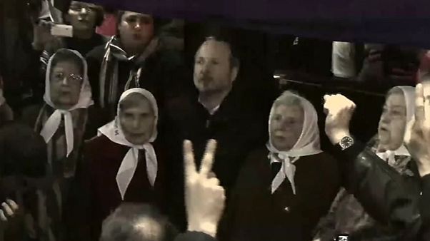 Las Madres de Plaza de Mayo argentinas enfrentan a Gobierno y oposición Las Madres de Plaza de Mayo argentinas enfrentan a Gobierno y oposición