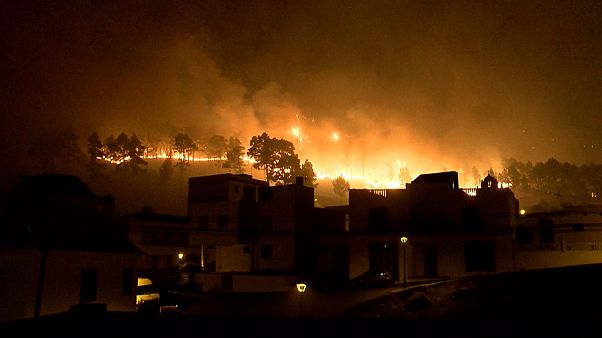 جزر الكناري: استمرار عمليات اخماد حرائق جزيرة بالما جزر الكناري: استمرار عمليات اخماد حرائق جزيرة بالما