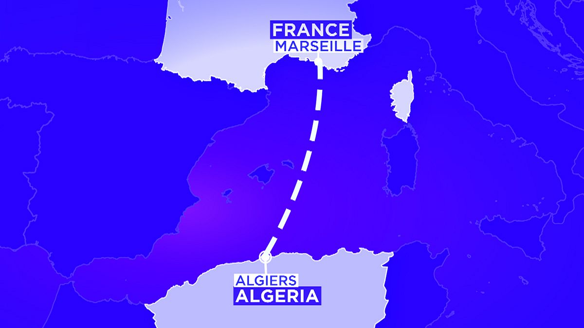Un avión de Air Algerie aterriza en Argel después de desaparecer de los radares