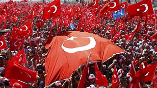 الاتراك يلبون دعوة الرئيس رجب طيب اردوغان ويتوافدون لحضور تجمع "الديمقراطية والشهداء" في اسطنبول