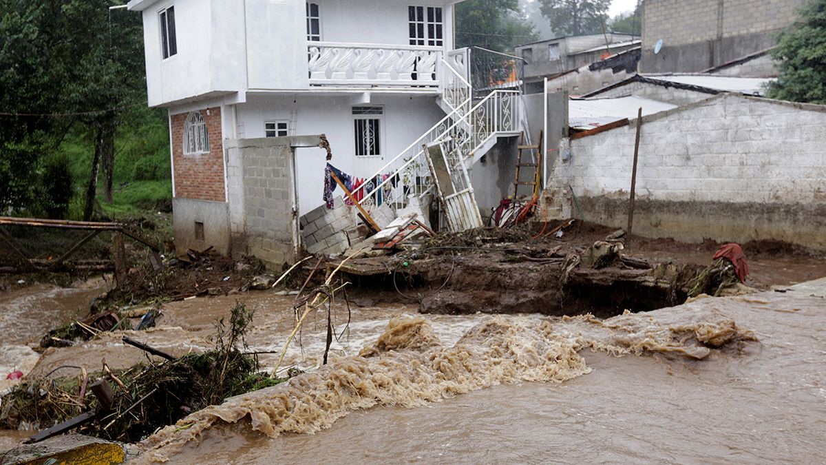 Мексика после шторма: десятки погибших, масштабные разрушения