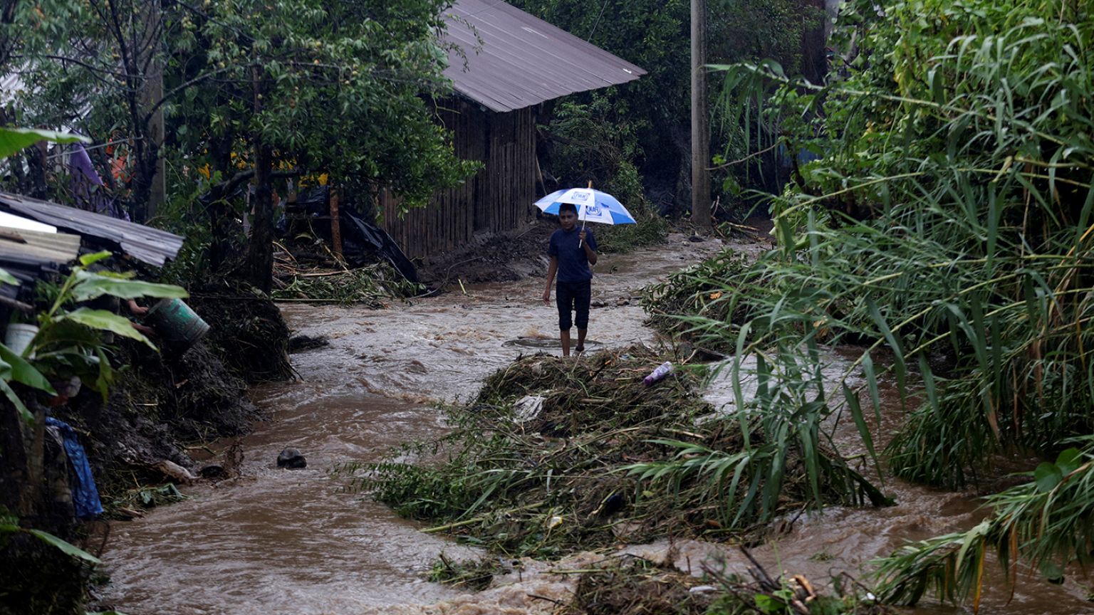 Tempestade Earl causa aluimentos mortais no México