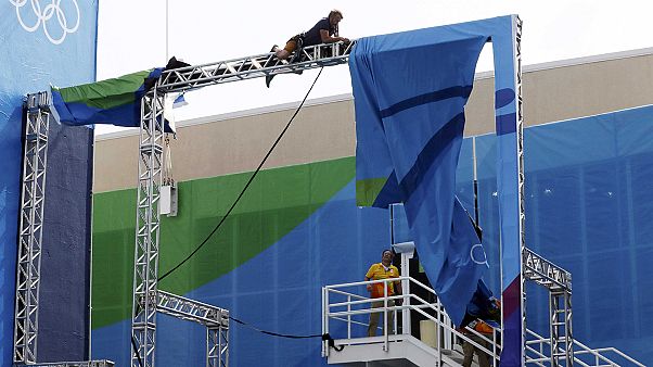 Vento danifica centro aquático dos Jogos Olímpicos Vento danifica centro aquático dos Jogos Olímpicos