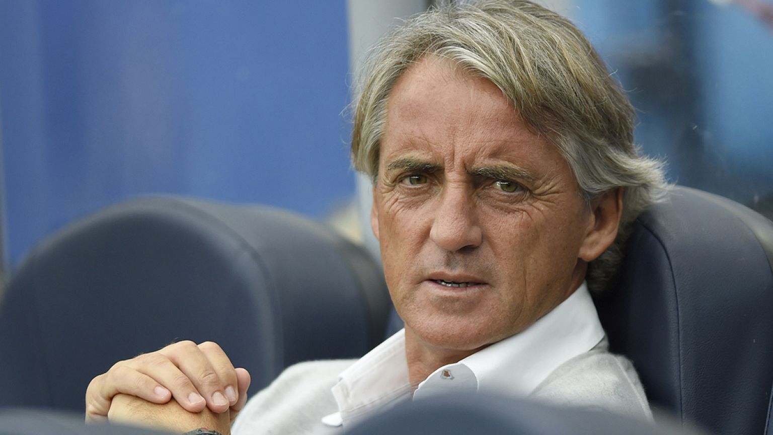 Roberto Mancini deja de ser entrenador del Inter de Milán.