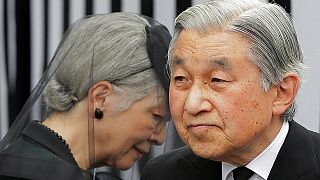 A japán császár visszavonulna, de nem teheti