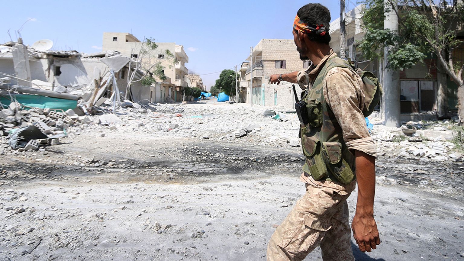 Al Asad envía miles de refuerzos a la "Gran Batalla" de Alepo