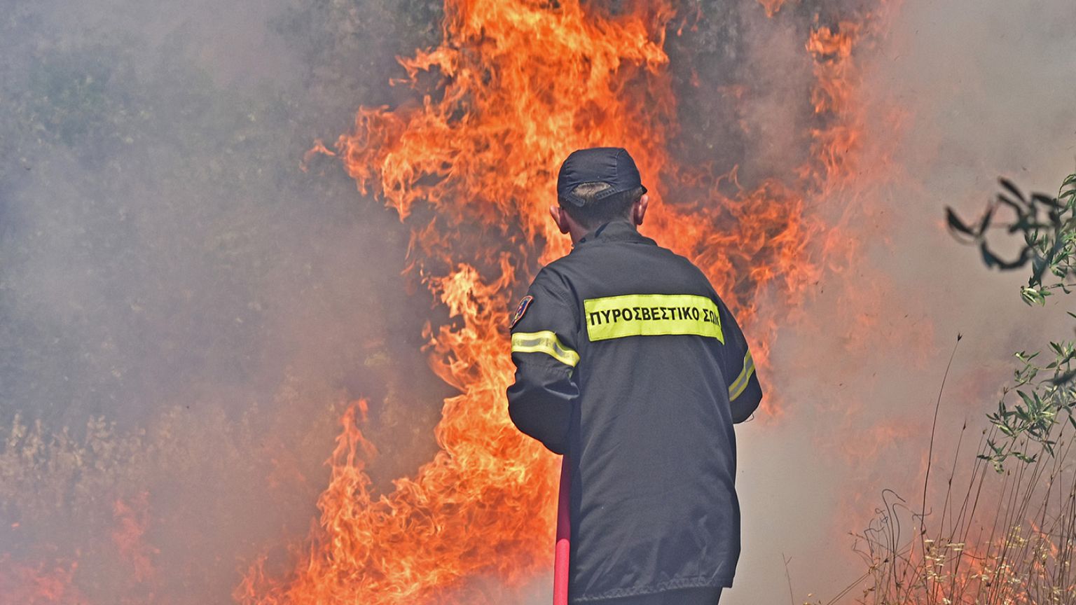 Στις φλόγες και πάλι η Εύβοια - Φωτιές σε Κύμη και Κάρυστο