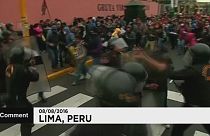 درگیری دانشجویان در پرو با نیروهای پلیس