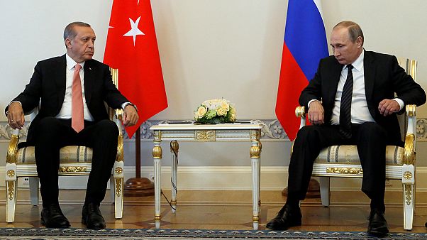 Erdogan és Putyin a török-orosz kapcsolatok javításáról tárgyalt Erdogan és Putyin a török-orosz kapcsolatok javításáról tárgyalt