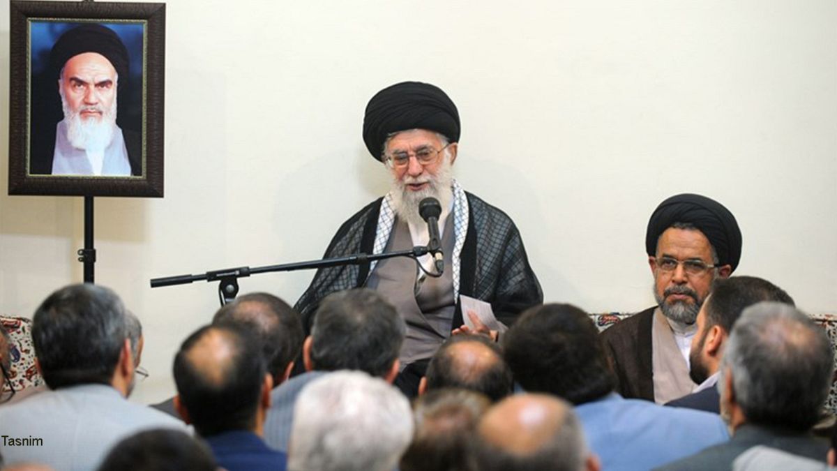 رهبر جمهوری اسلامی: وزارت اطلاعات نباید آسیب پذیر شود