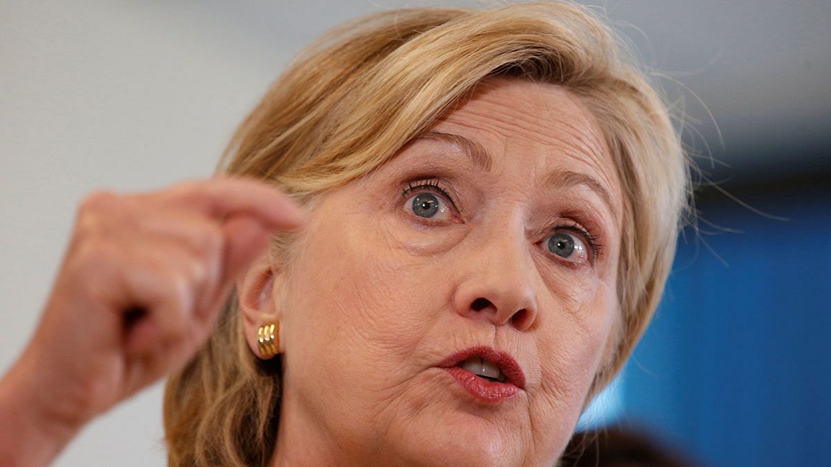 Clinton, demandada por la muerte de dos estadounidenses durante el ataque al consulado de Bengasi