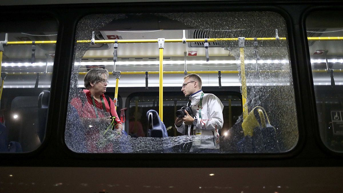 Rio2016: tiros atingem autocarro com jornalistas